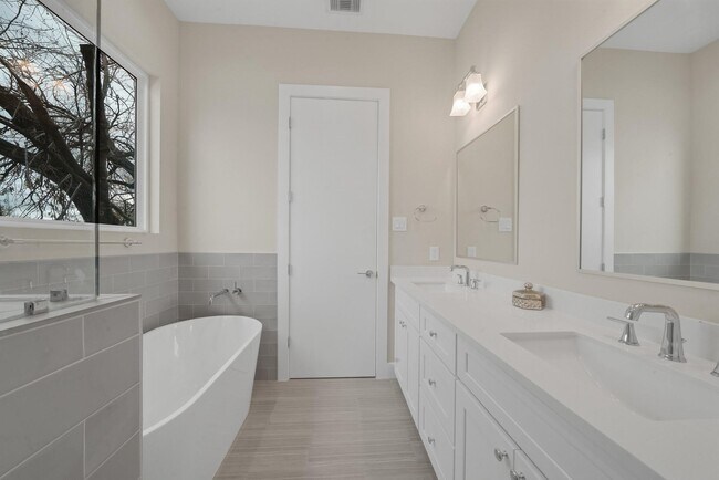 Building Photo - 2504 W Tidwell Rd