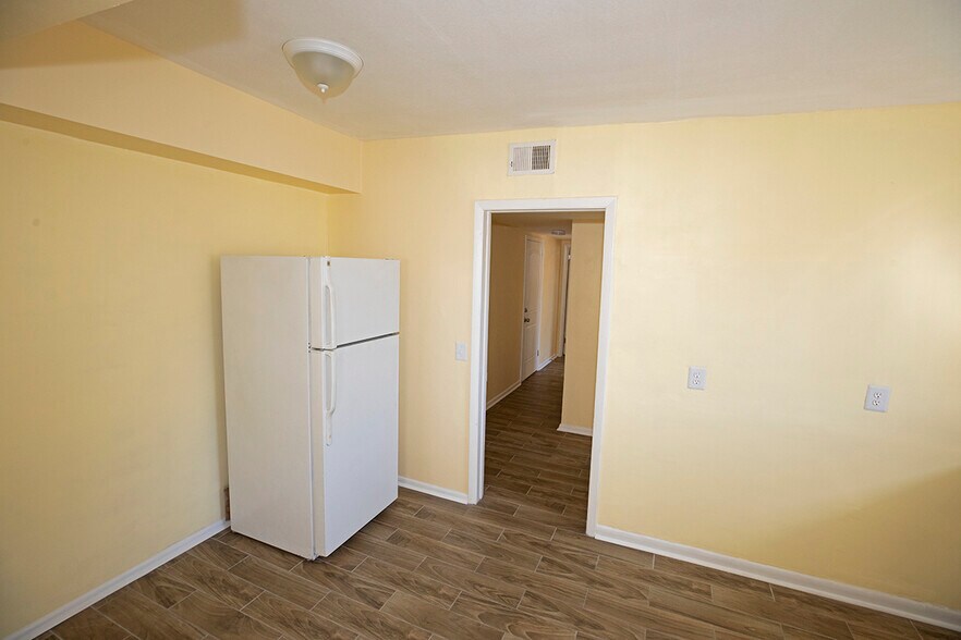 Building Photo - 849 W 30th St