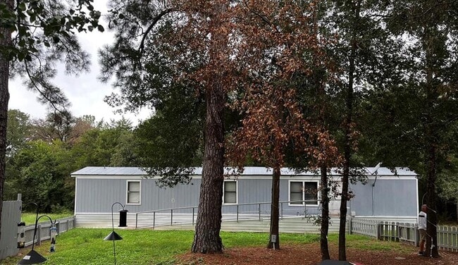 Building Photo - 374 Plum St