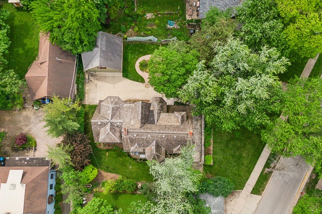 Building Photo - 2023-2027 W 108th Pl