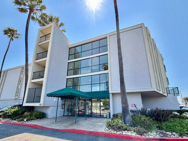Building Photo - 1 Bedroom + 1 Bathroom Condo | Channel Islands HOA | Oxnard | Monthly Furnished Rental