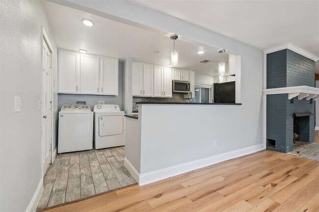 Building Photo - 4705 N Miller Ave