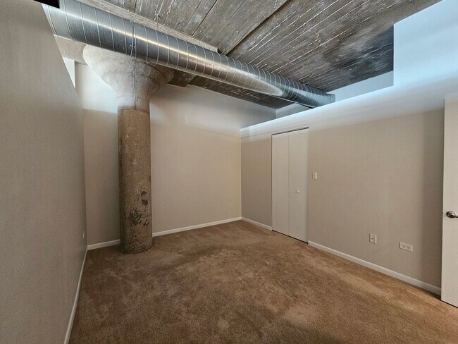 Building Photo - 1550 S Blue Island Ave