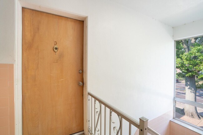 Building Photo - 5205 Jamieson Ave
