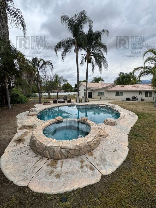 Building Photo - Luxury Living Awaits: Stunning 4-Bedroom Cul-de-Sac Retreat with Pool & Spa in Hemet!