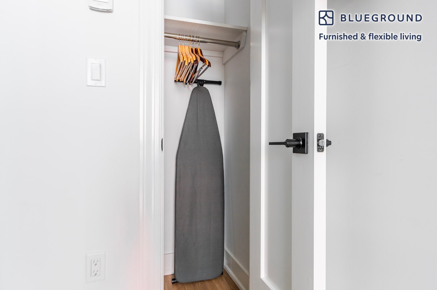 Building Photo - 307 W 39th St