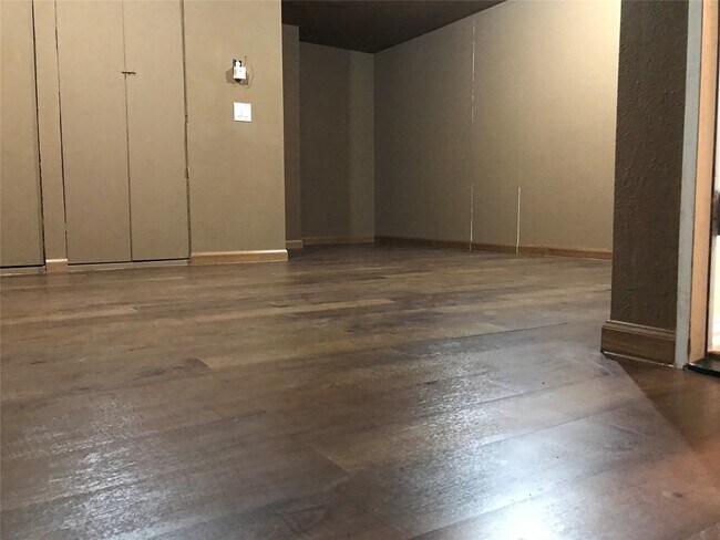 Building Photo - 5615 Winsome Ln