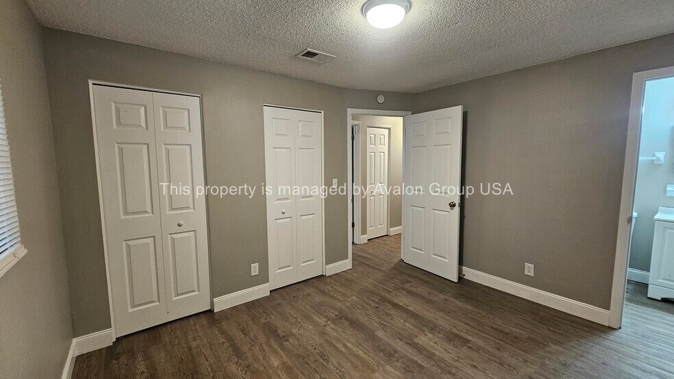 Building Photo - 522 Clermont Ave S