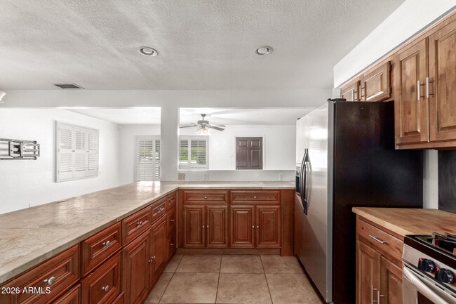 Building Photo - 7340 N 7th Ave