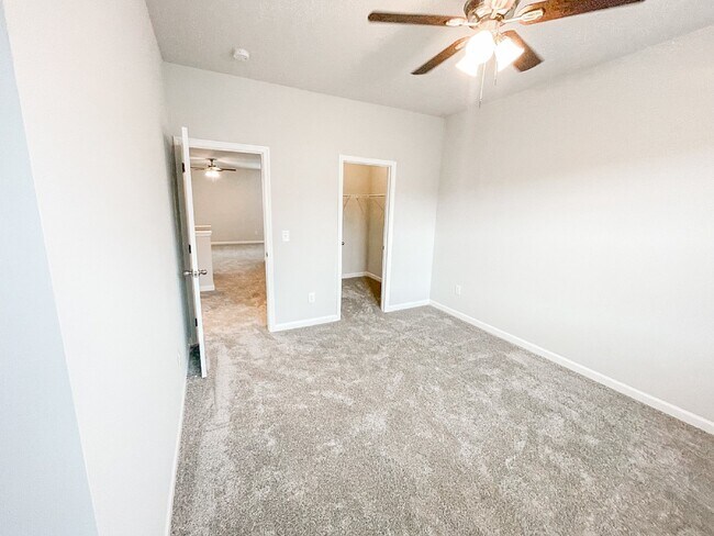 Building Photo - 4624 Silver Oak Dr SW