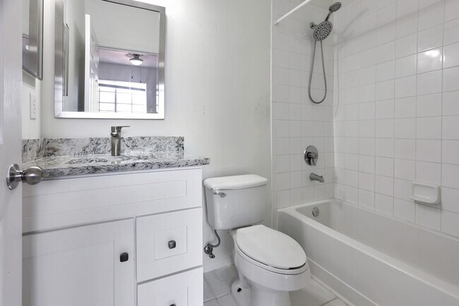 Building Photo - 5700 Bentgrass Dr