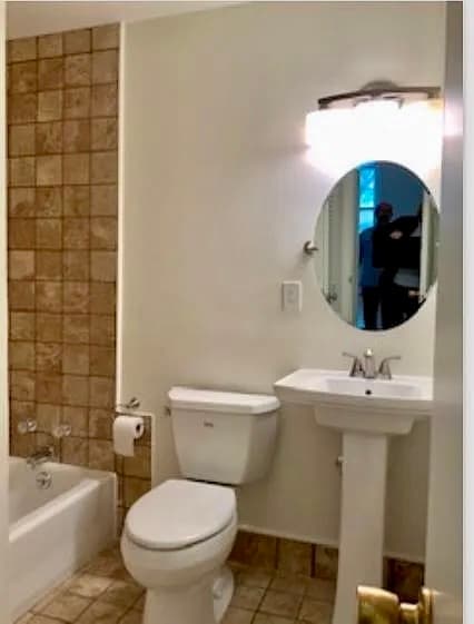 Building Photo - 1900 E 28th Ave