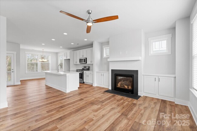 Building Photo - 628 Amalfi Dr