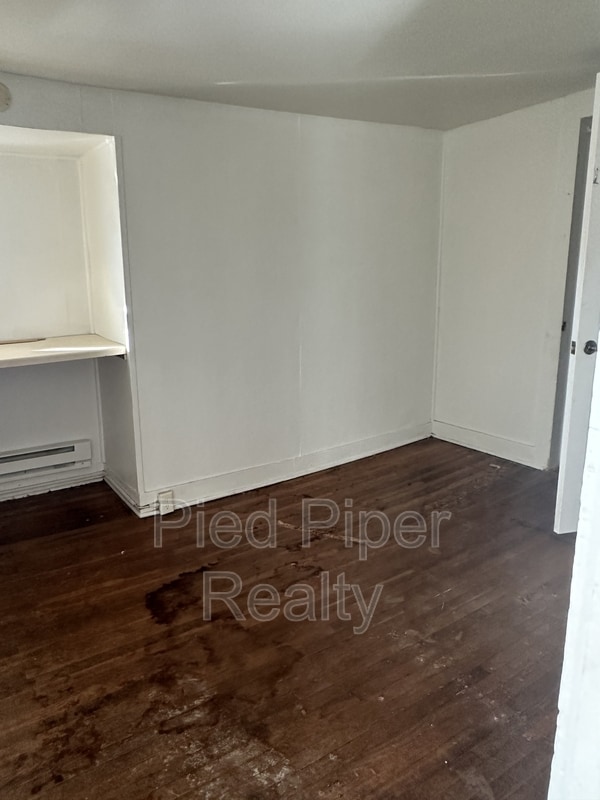 Building Photo - 639 W Pleasant St