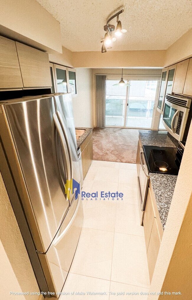 Building Photo - Pet friendly one bedroom condo available in the sought after Oasis Community in Bellevue