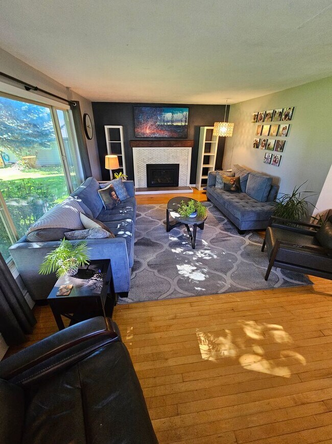Building Photo - Target Range Single Family Home - 3bdrm (+bonus), 2bath, great yard, garage.  Summer Rental
