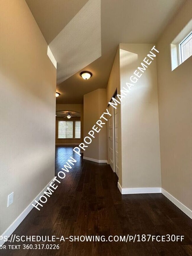 Building Photo - Beautiful 4 Bedroom 2.5 Bath Home - Availa...