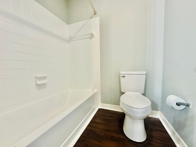 Building Photo - Newly Renovated 2 Bed, 2.5 Bath Chapel Hil...