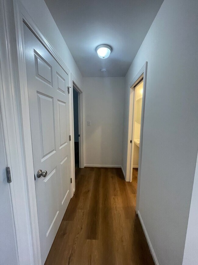 Building Photo - 350 Pinewood Circle