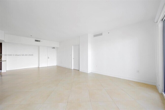 Building Photo - 20000 E Country Club Dr