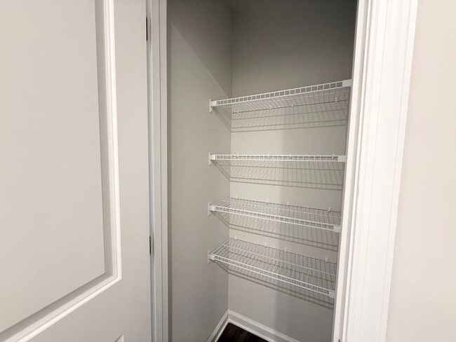 Building Photo - Modern 3-Bedroom Townhouse with Garage & P...