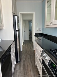 Building Photo - 104 Woodside Green