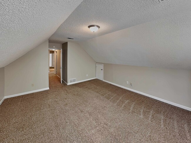 Building Photo - 1017 Hawkview Dr