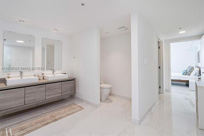 Building Photo - 400 Sunny Isles Blvd