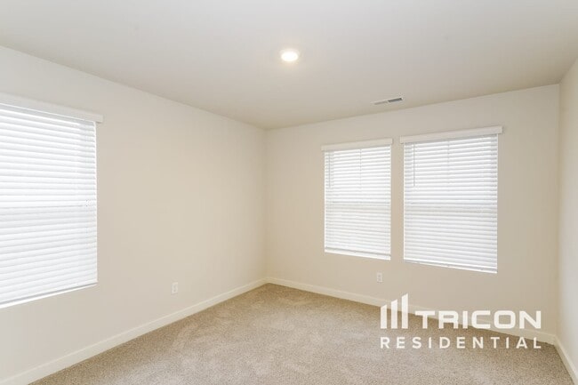 Building Photo - 6406 Lake Run Ct