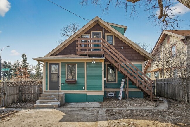 Building Photo - 4 Bedroom Uptown Luxury Meets Historic Charm!