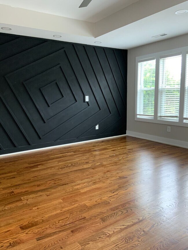 Building Photo - charming 3 bedroom, 3 bathroom home locate...