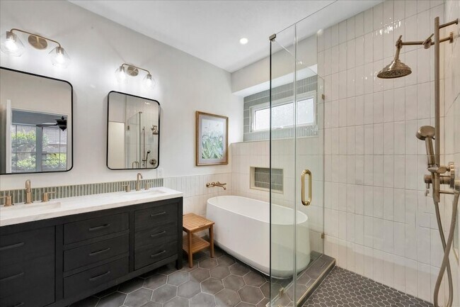Building Photo - 14010 Hazel Ridge Ct