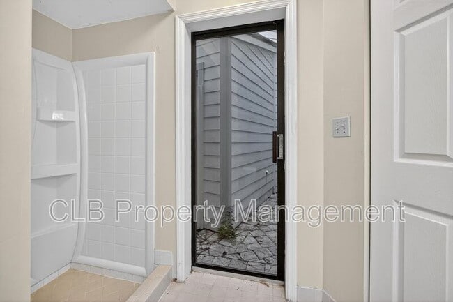 Building Photo - 115 Bob White Ct