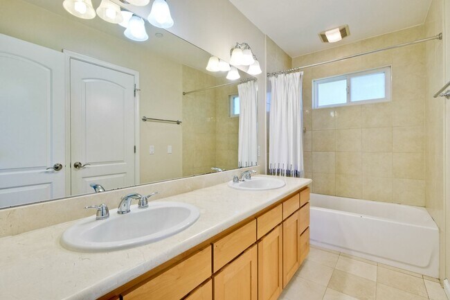 Building Photo - Awesome Home Located in a Quiet Tree Line Neighborhood