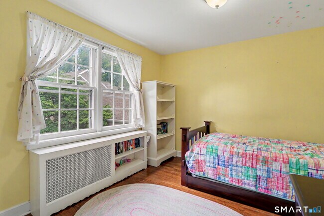 Building Photo - 40 Oakwood Dr
