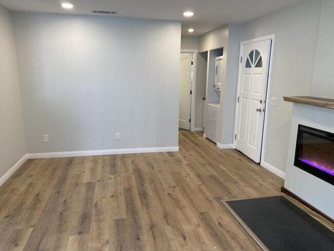 Building Photo - 2955 Columbia St