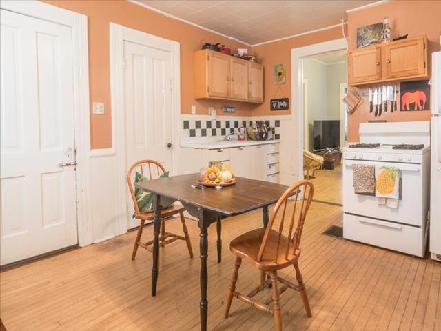 Kitchen - 2579 N Bartlett Ave