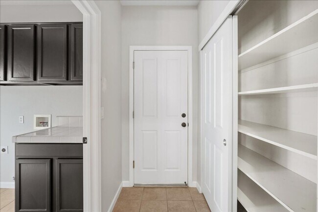 Building Photo - 121 Conner Cir