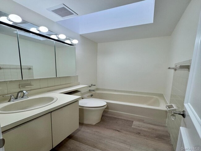 Building Photo - 80 Northgate Cir