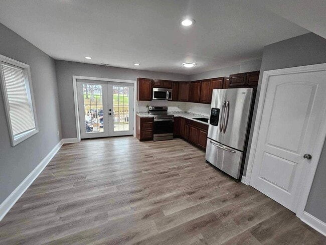 Building Photo - COMING SOON-4 Bedroom Townhouse in Essex