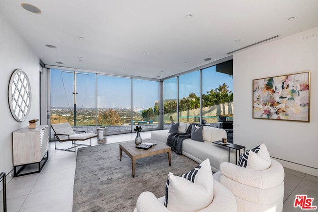 Building Photo - 770 Paseo Miramar