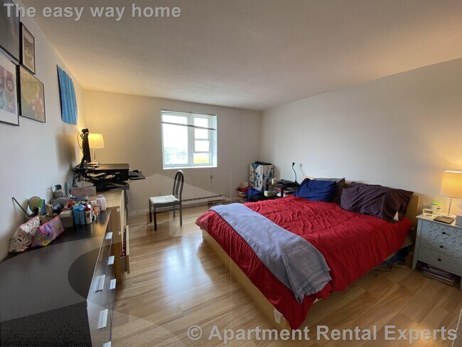 Building Photo - 94 Beacon St