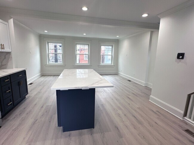 Building Photo - 528 Manor St