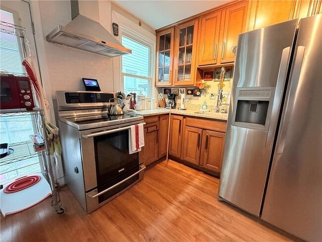 Building Photo - 611 Lyons St