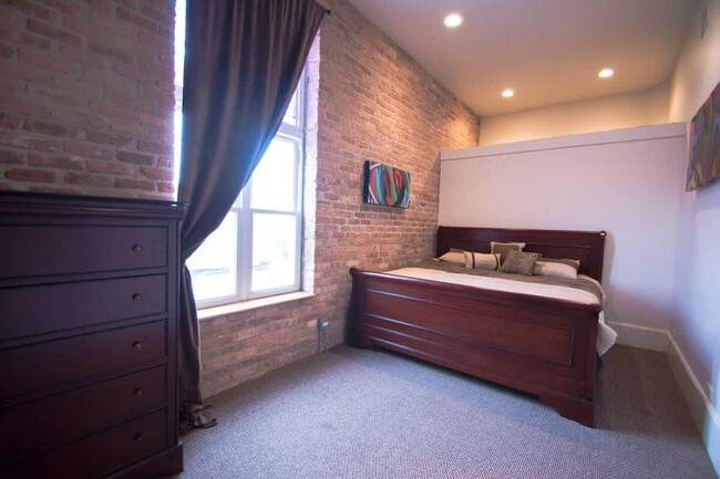 Building Photo - 1541 N Milwaukee Ave