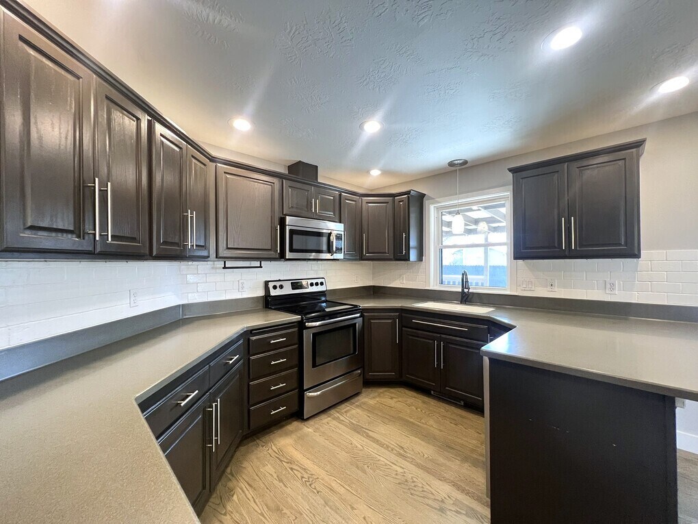 Building Photo - 2541 E Clarene Ct