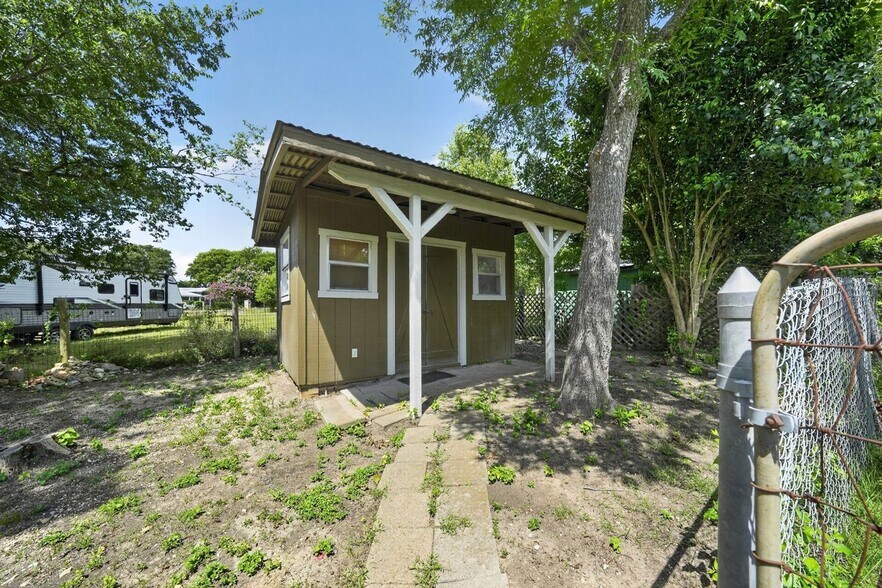 Building Photo - 9303 Redfish Dr