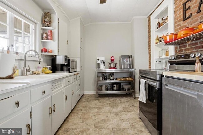 Building Photo - 343 Spring Mill Ave