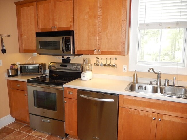 Building Photo - 3065 Morningside Dr