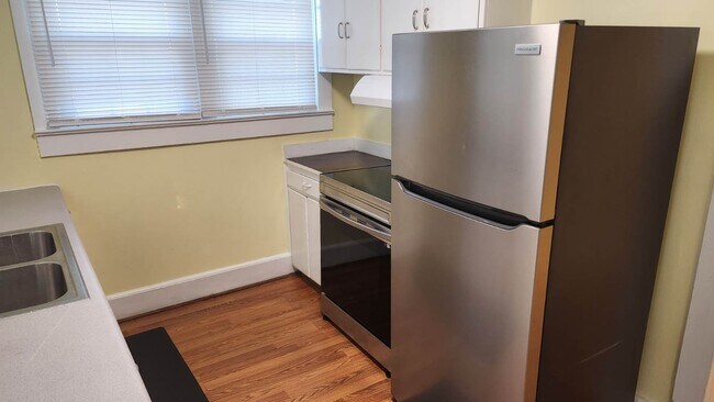 Building Photo - 214 Cross Roads Dr